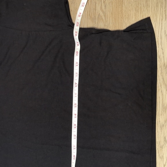 Old Navy Cropped Workout Short Sleeve Top - Picture 2 of 6